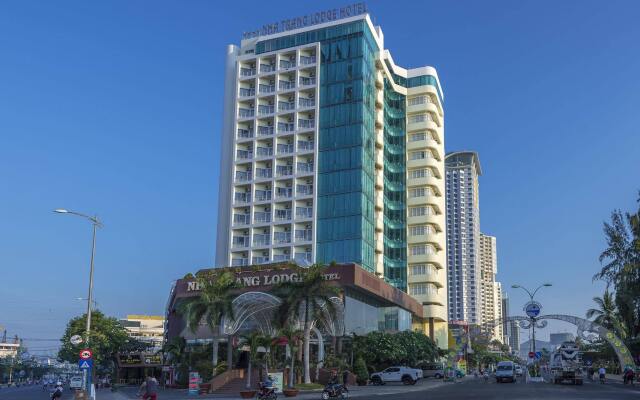 Отель Nha Trang Lodge Hotel Вьетнам, Нячанг - 2 отзыва об отеле, цены и фото номеров - забронировать отель Nha Trang Lodge Hotel онлайн вид на фасад