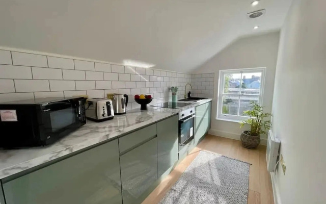 Canterbury Stay Modern Duplex 2 min to Station