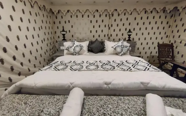 Sunrise Desert Resort  with Swimming Pool