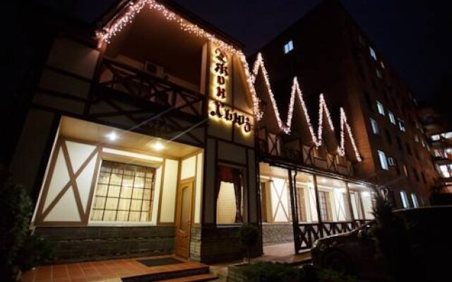 John Hughes Hotel вид на фасад