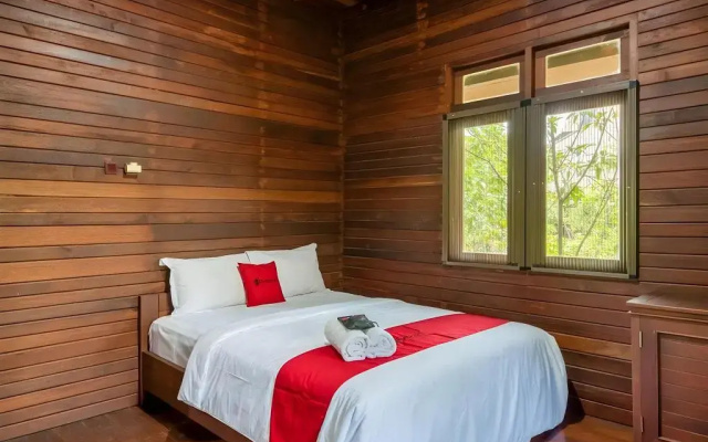 RedDoorz Resort @ Taman Wisata Mangrove