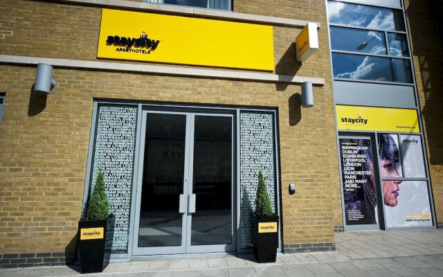 Отель Staycity Aparthotels Greenwich High Road вид на фасад