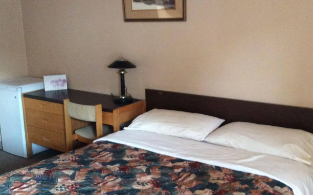 Parkwood Motor Inn