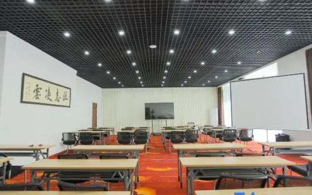 Xuefu Business Hotel (Yanji Yanbian University store)