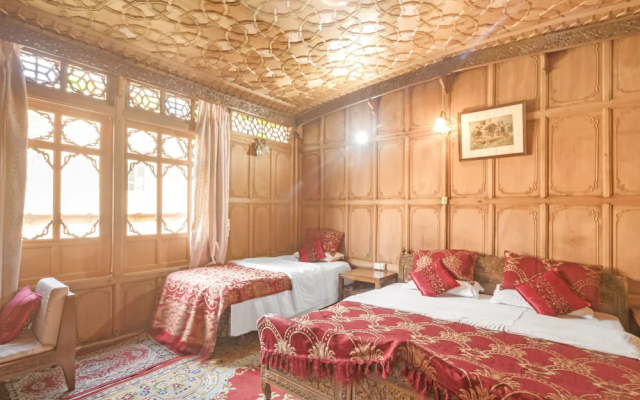 GuestHouser 3 BHK Houseboat d520