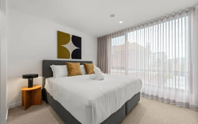 Stylish 2-bed in Braddon With Alfresco Dining