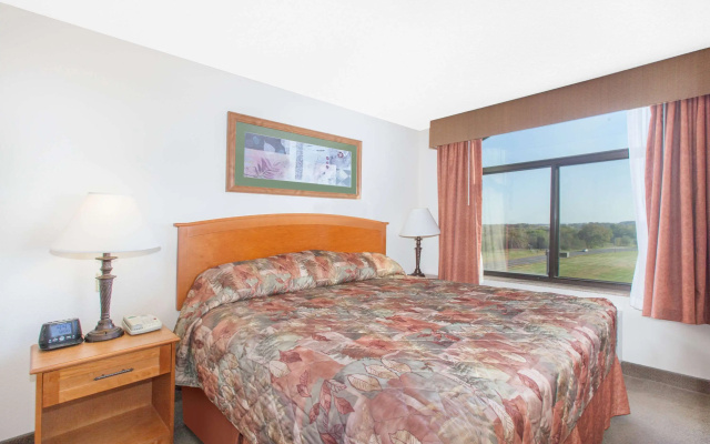 Wingate by Wyndham Bentonville AR