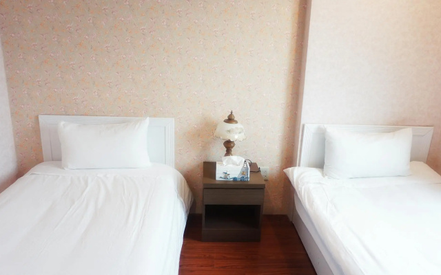 red roof home stay