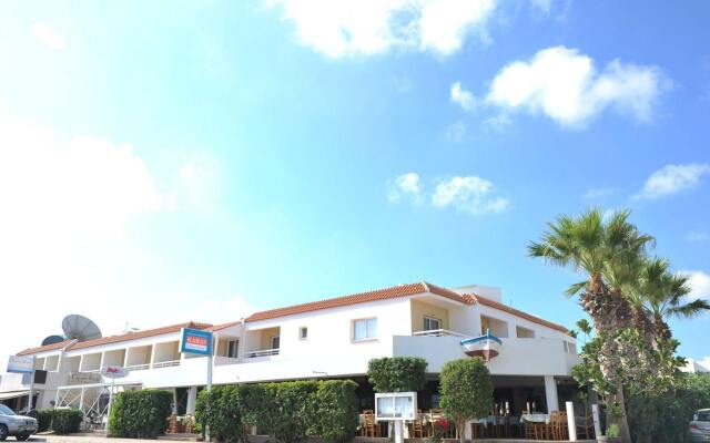 Апартаменты Captain Karas Holiday Apartments вид на фасад