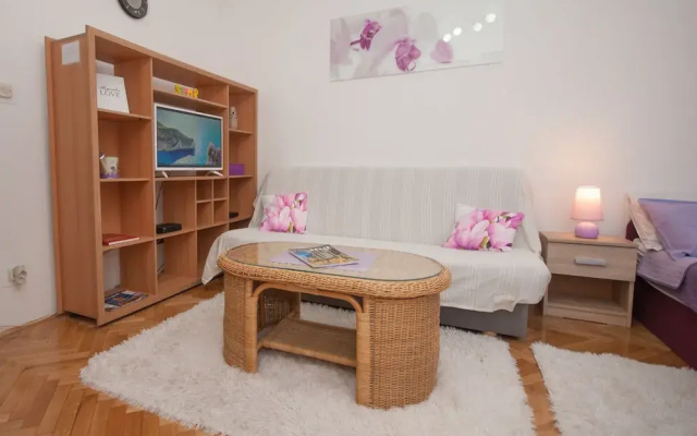Studio apartment Tina