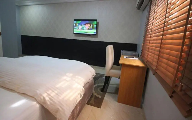 Waxride Residence