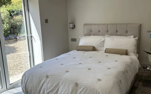 Beautiful 1-bed Studio in Bourne end