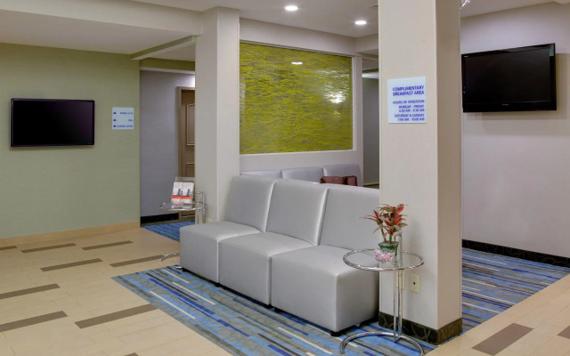 Holiday Inn Express Hotel & Suites Meadowlands Area by IHG