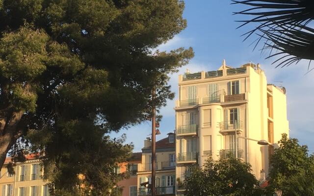Отель "Riviera Vieux Nice" by Nestor&Jeeves Ницца вид на фасад