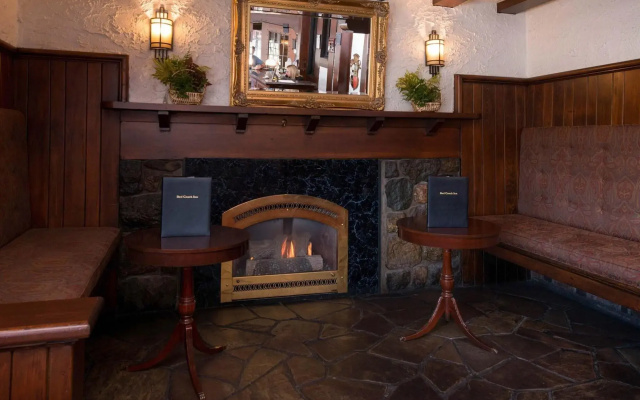 Red Coach Inn