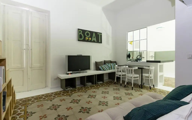 Boat Design Studio Apartment