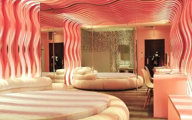 Dinggeman Space Theme Hotel