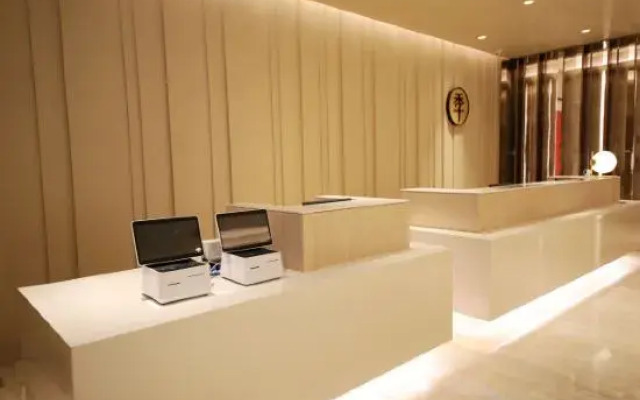 Quanji Hotel (Wuhan Hankou Railway Station Xingye Road Branch)