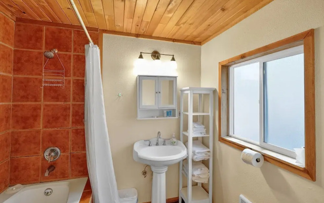 Rouge Cobb Mountain Hotel - Cabin 5