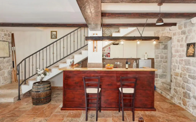 Stone house 264