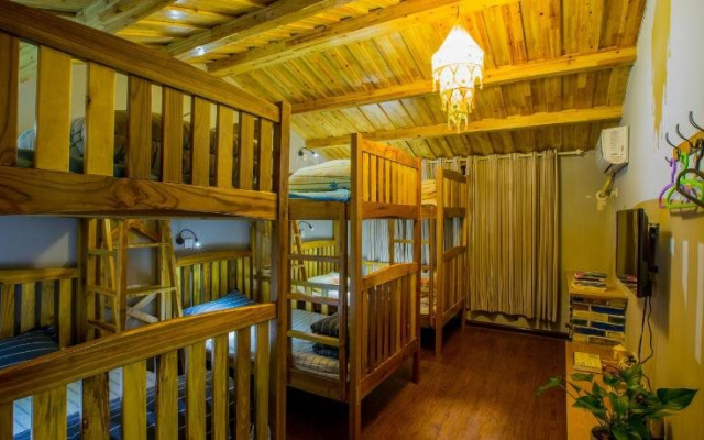 Zhangjiajie April Day Hostel