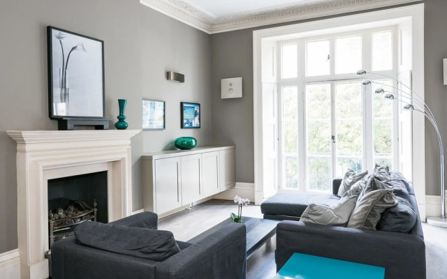 Spacious Period Property Next To Westfield