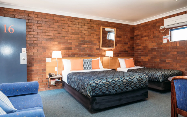Country Pathfinder Motor Inn