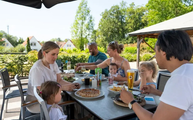 Family Escape With Garden
