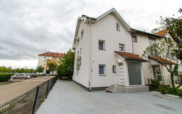 TWO BEDROOM MODERN APARTMENT near the AIRPORT