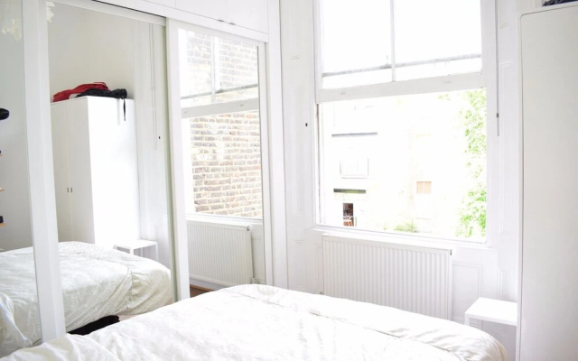 1 Bedroom Flat in Notting Hill With Mezzanine