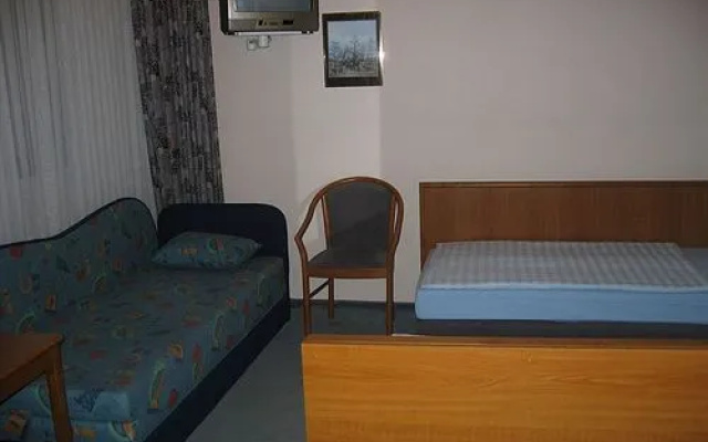 Isaak Miles Hotel