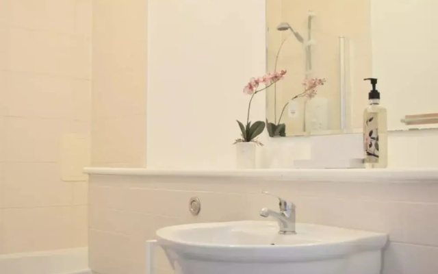 1 Bedroom Apartment In Leith