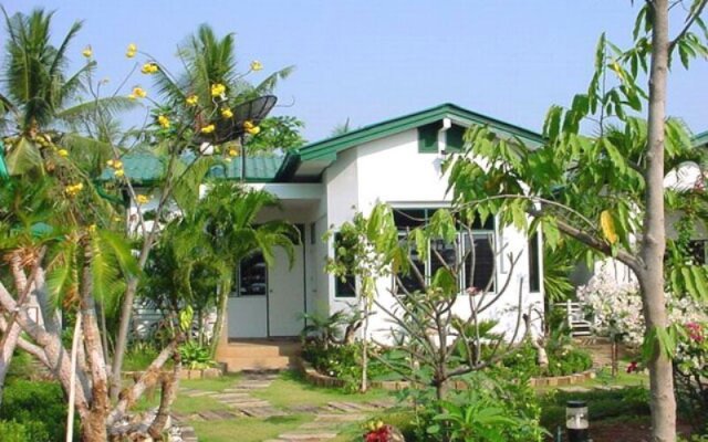 Отель Samroiyod Holiday Resort вид на фасад