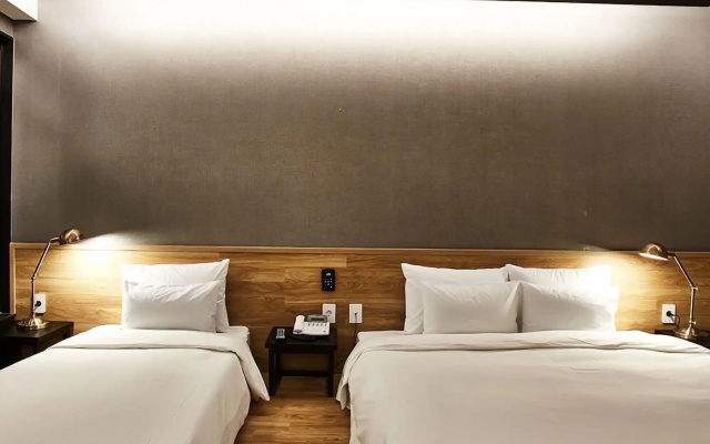 Hotel Wanted