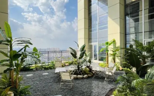 Atour Hotel Changsha media group window of the world