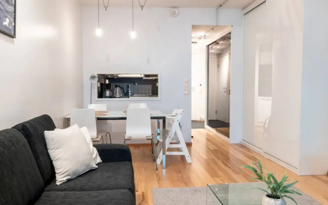 2ndhomes Deluxe Studio w Sauna & Balcony