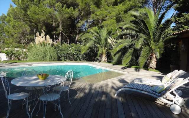 Studio in Roquefort-la-bédoule, With Pool Access, Enclosed Garden and