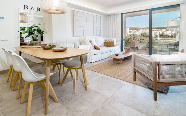 Inf2.4e - Modern 2-bed Apt With Roof top Pool