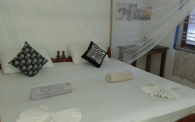 Star Rest Beach Hotel Arugambay