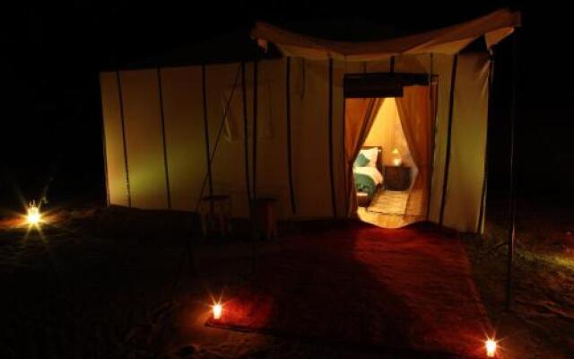 Отель Merzouga Luxury Camp Марокко, Мерзуга - отзывы, цены и фото номеров - забронировать отель Merzouga Luxury Camp онлайн вид на фасад
