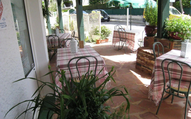 Logis Hôtel Les Tennis Men