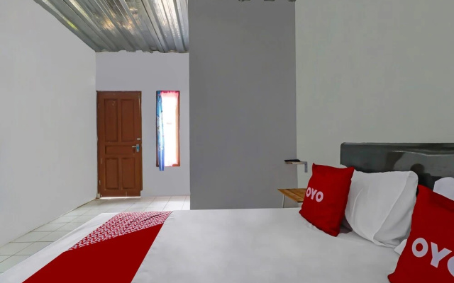 OYO 90809 Homestay Black Pink Merah Jambu Syariah