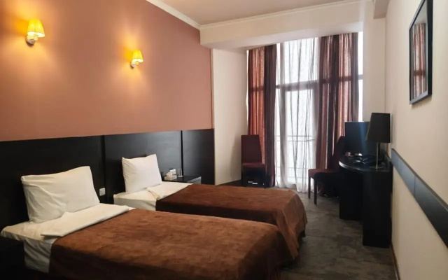 Canyon Hills Hotel (Каньон Хиллз)