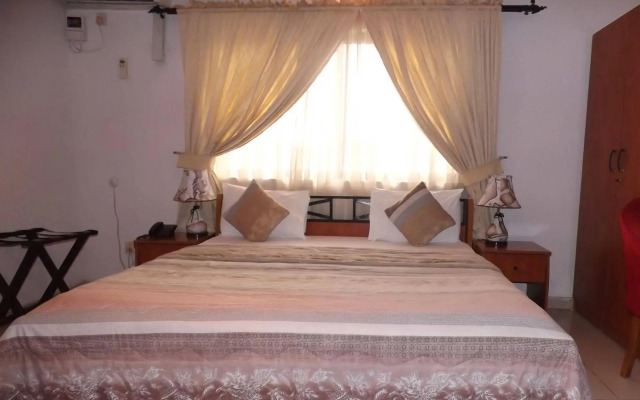 La Playa Suites