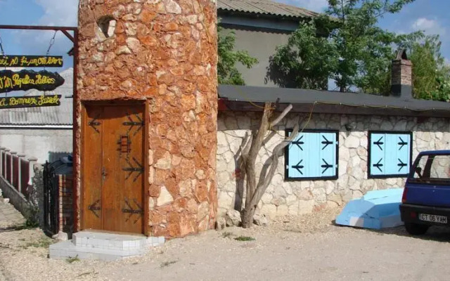 Hellios Inn