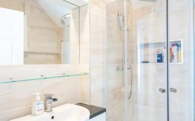 Cosy 2 Bedroom Apartment in Central London With Garden