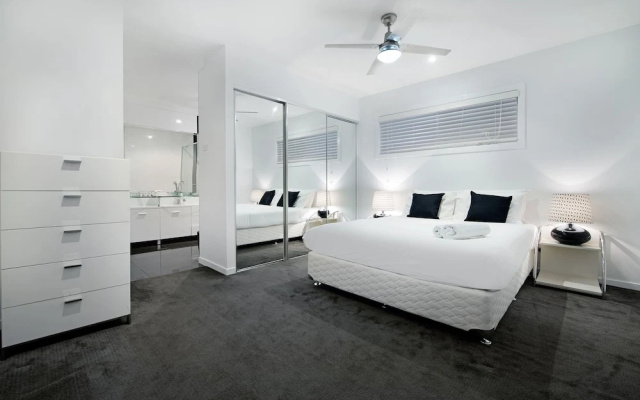 Amalfi Executive 5 Bedroom Home