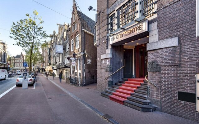 Отель NH City Centre Amsterdam вид на фасад