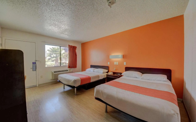 Motel 6 San Antonio, TX - Fort Sam Houston