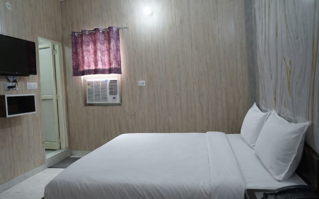 Hotel Govind Palace Near Ganga